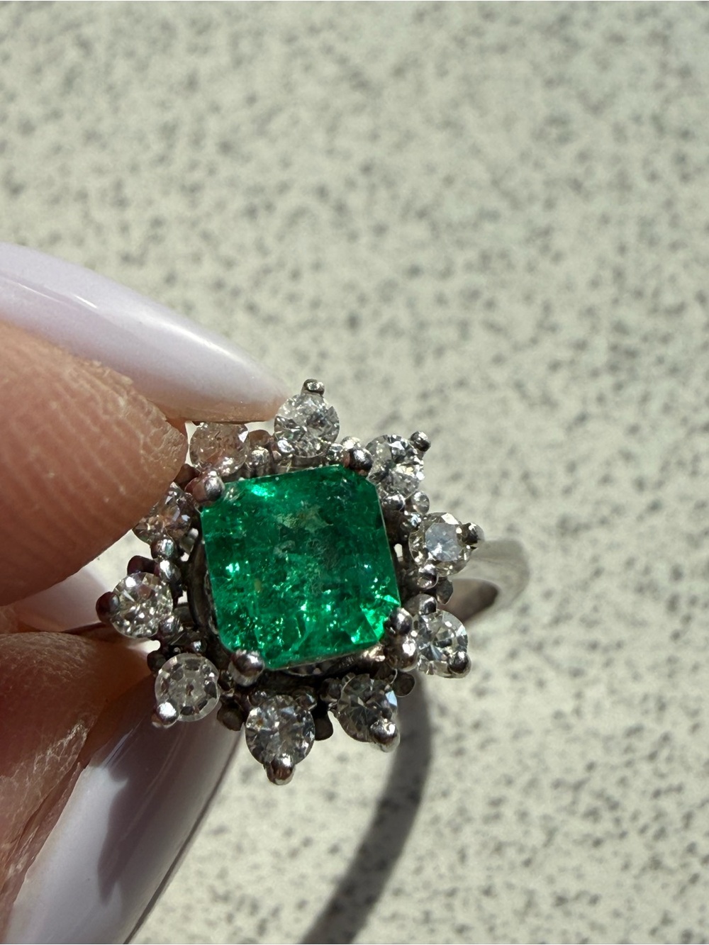 Natural Emerald and Diamond 18k White Gold Ring - size 7 - Picture 8 of 11